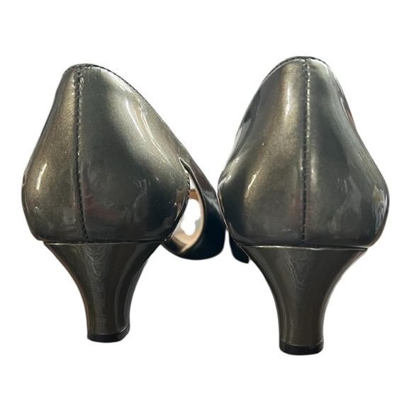 Trotters Silver Leather Peep Toe Low Heels Dress Shoes Size 8.5M - Picture 5 of 13